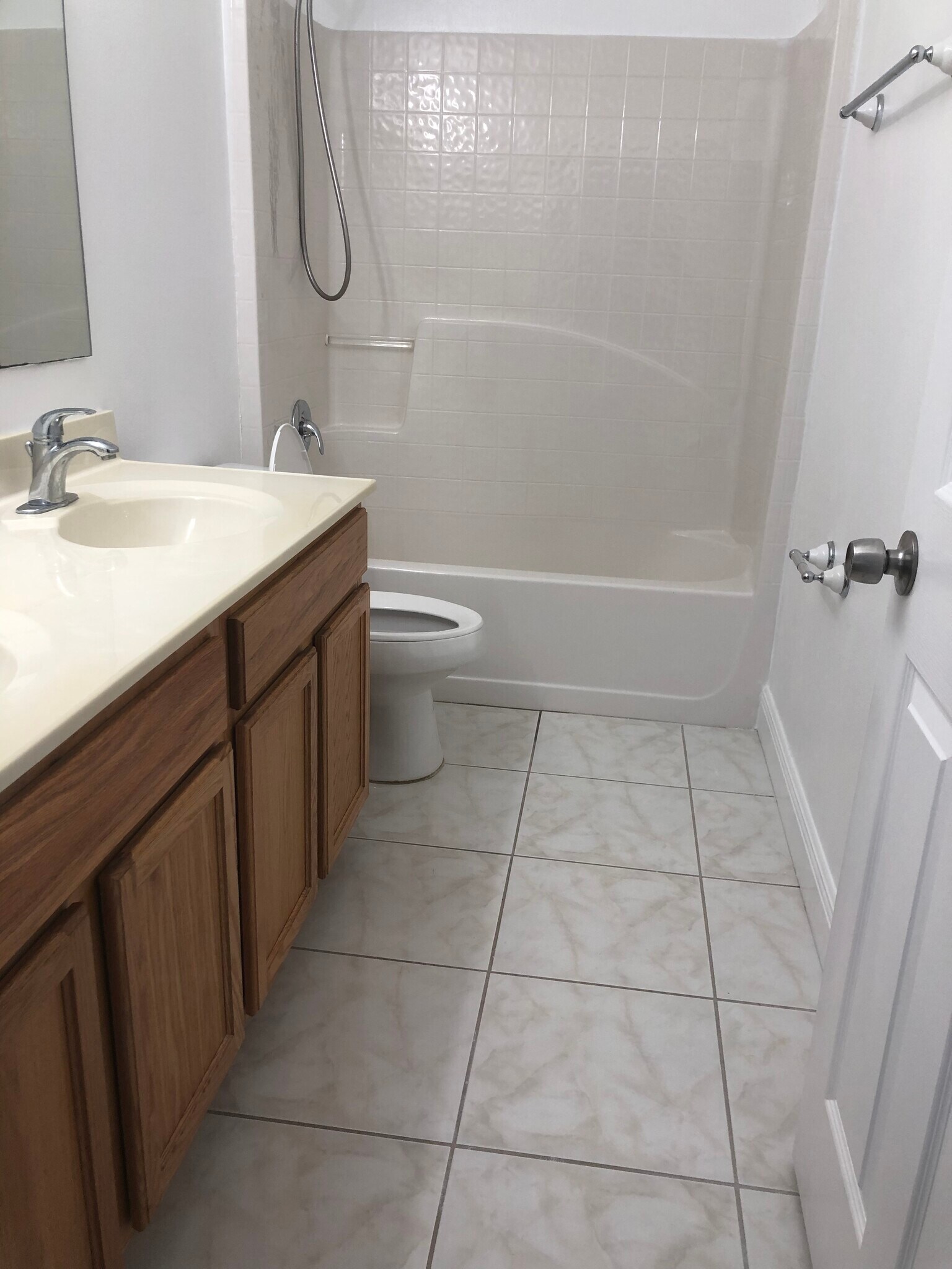 Building Photo - 981 SW McElroy Ave