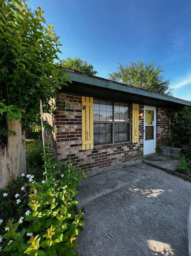 Primary Photo - 405 Strasbourg Dr