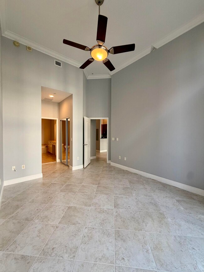 Building Photo - 701 S Olive Ave