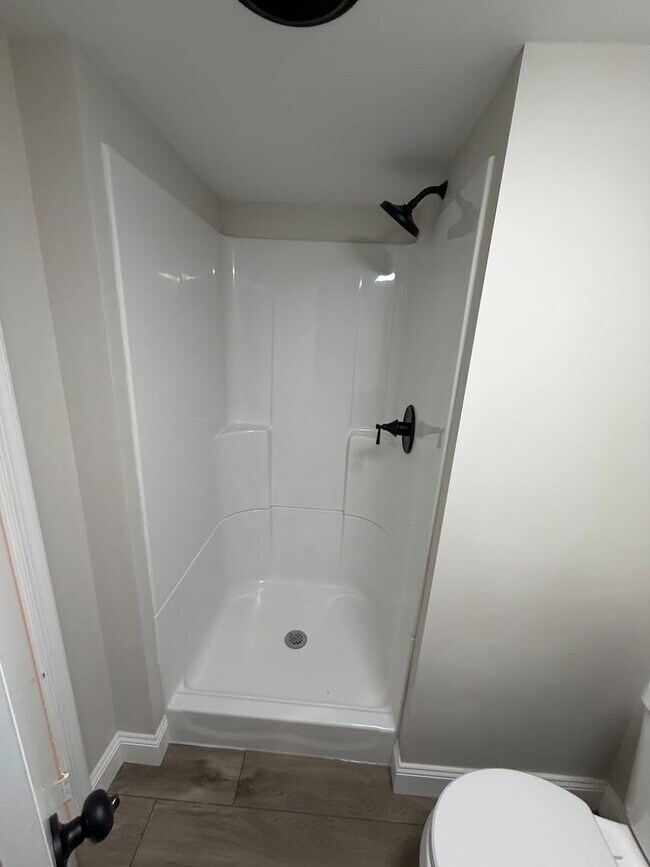 Building Photo - 3 Bedroom Townhouse