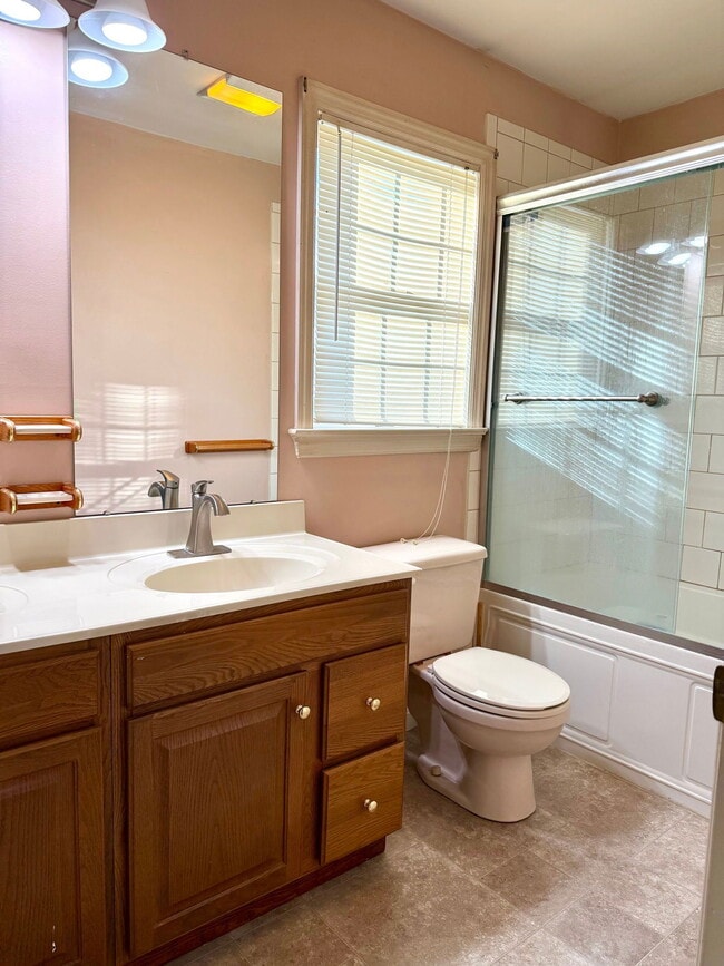 Building Photo - 115 Fleetline St