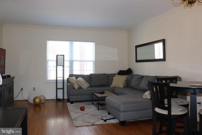 Building Photo - 942 S Rolfe St