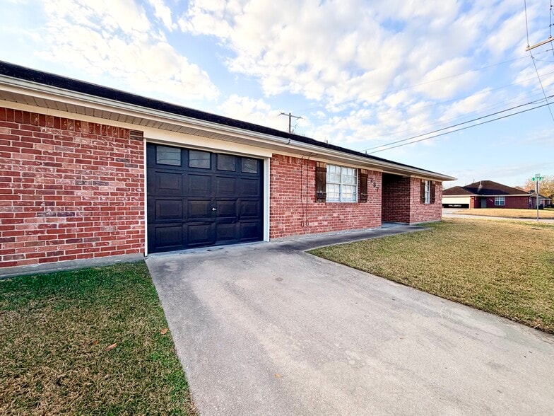 Building Photo - 237 Nederland Ave