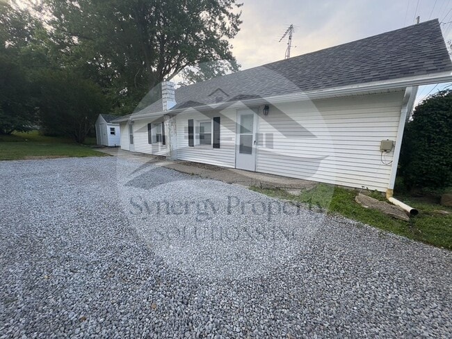 Building Photo - Country Living, Close to Everything, Madis...