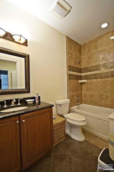 Building Photo - 5 Tenakill Park E