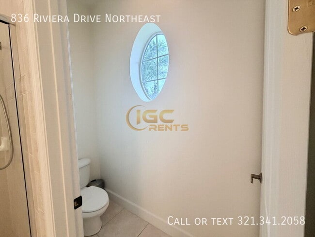 Building Photo - 836 Riviera Dr NE