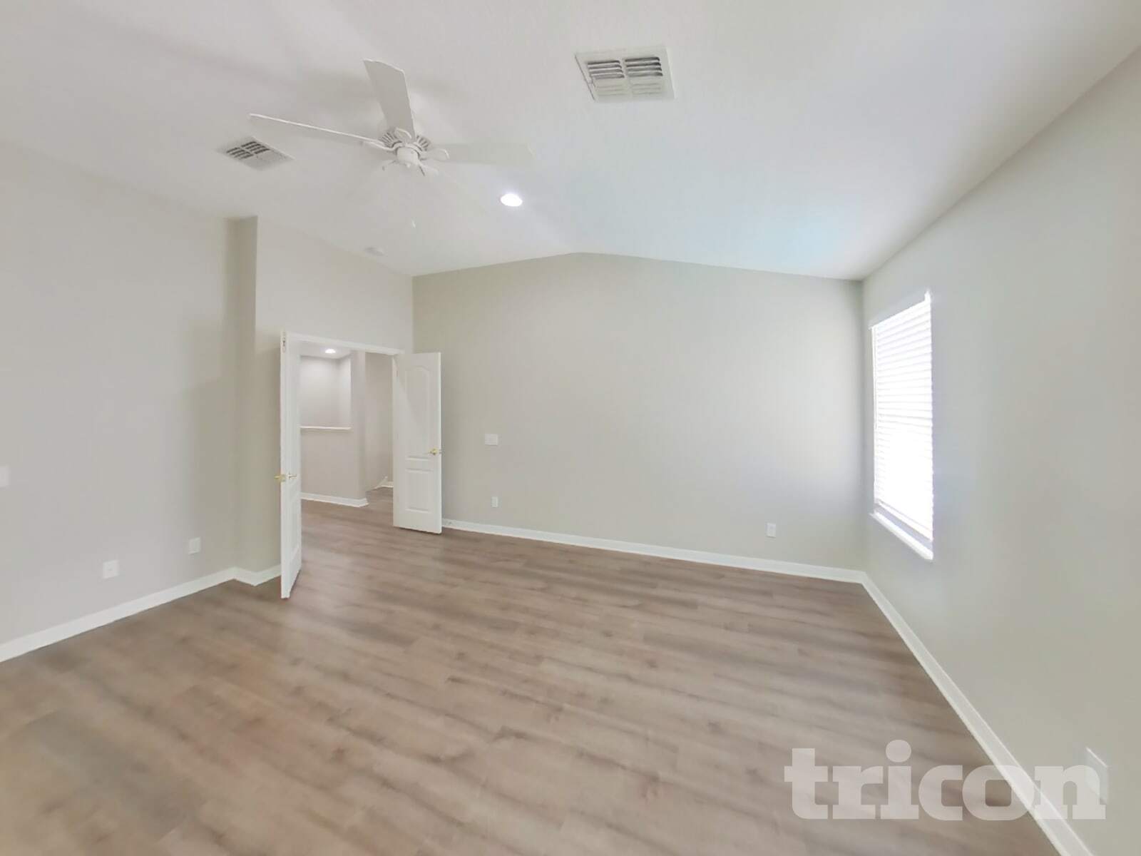 Building Photo - 16651 Midsummer Ln