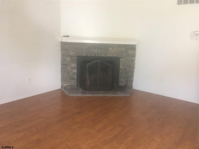 Building Photo - 15 Cambridge Townhouse Dr