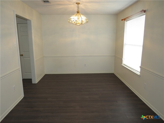 Building Photo - 2706 David Dr