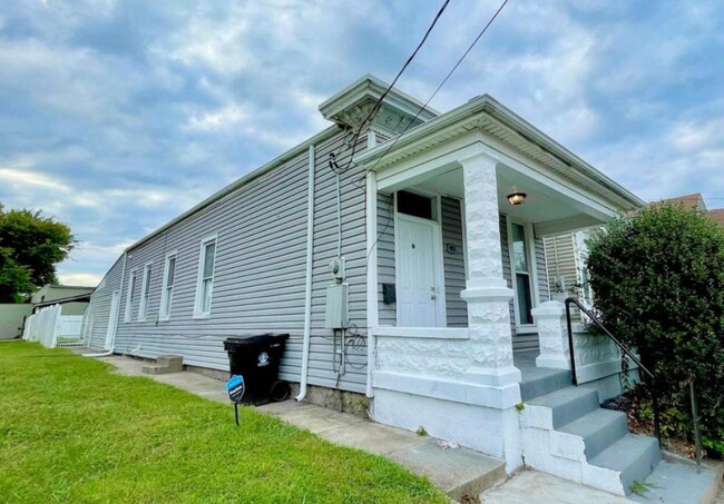 Building Photo - 924 S Jackson St