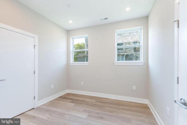 Building Photo - 3919 Ridge Ave