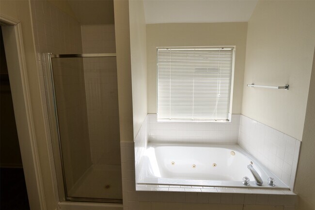 Building Photo - 23822 Hopewell Dr