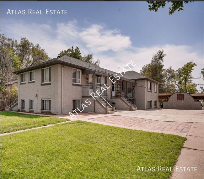 Building Photo - Beautiful 2 bedroom one bath apartment. Av...
