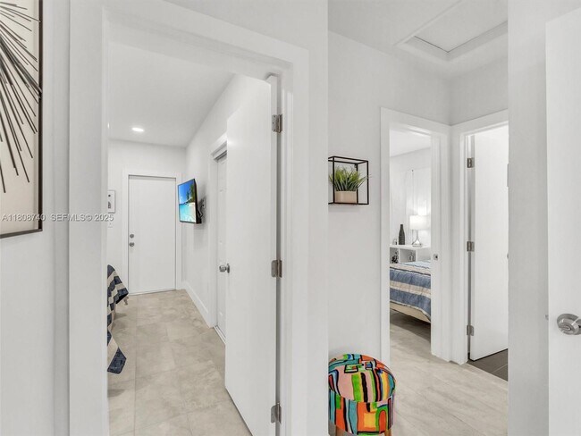 Building Photo - 5517 NW 1st Pl