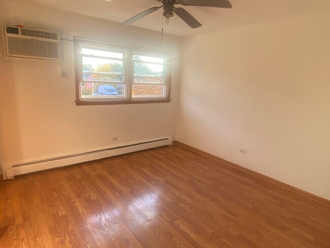 Building Photo - 3553 N Neenah Ave