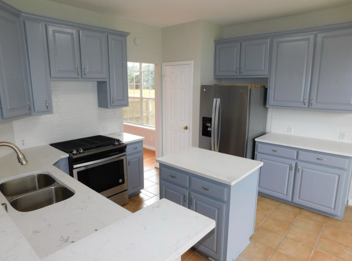 Building Photo - 703 Thrush Dr