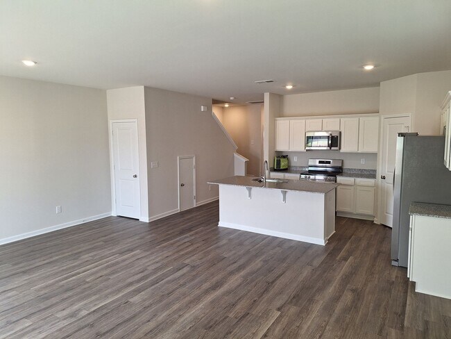 Building Photo - 725 Gatestone Ln