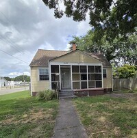 Building Photo - 3420 Scott St