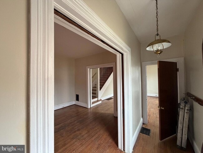 Building Photo - 117 Fairground Ave