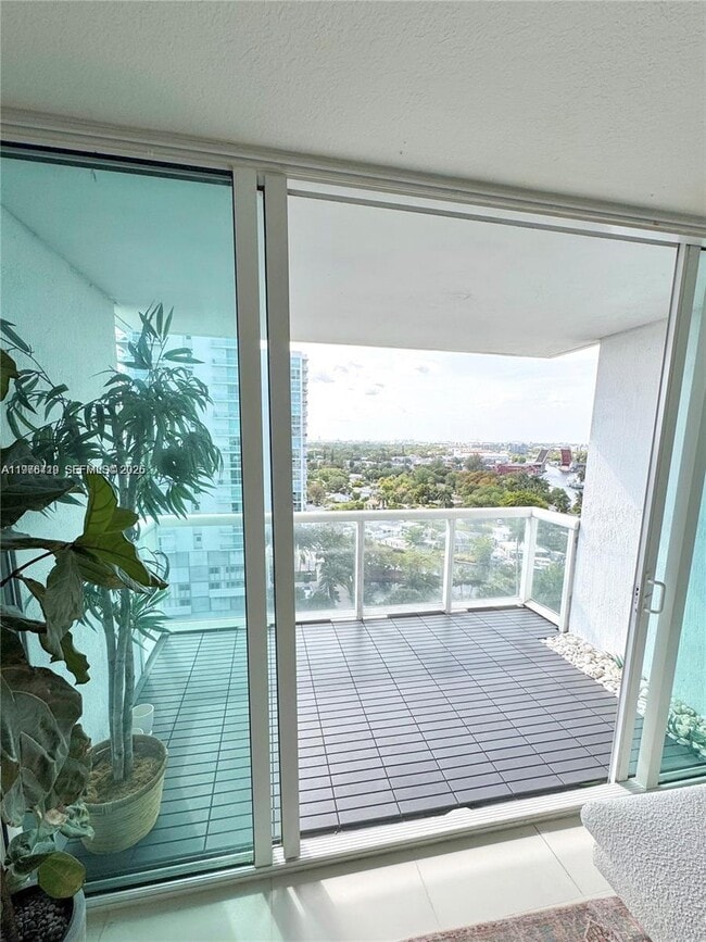 Building Photo - 1861 NW S River Dr