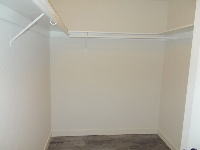 Building Photo - Upgraded 2nd-Floor Condo with Loft, Pool, ...