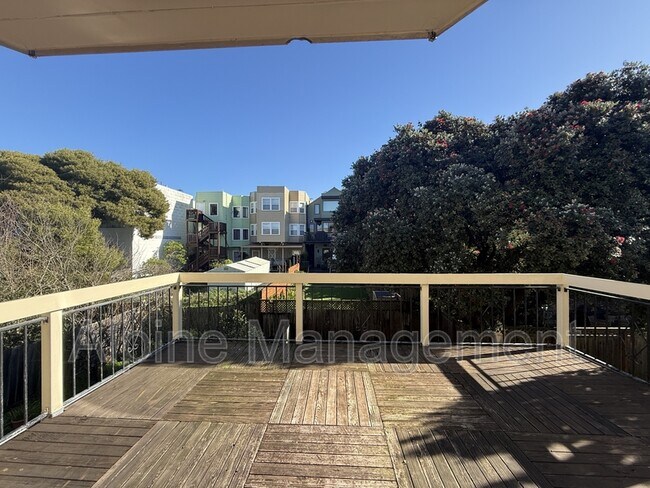 Building Photo - 480 22nd Ave