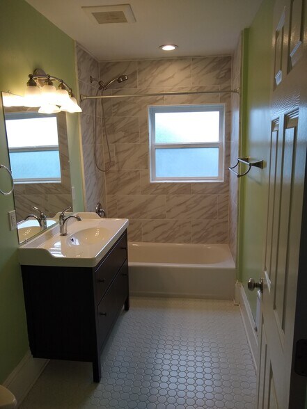 Bathroom - 3381 SE 10th Ave Unit B
