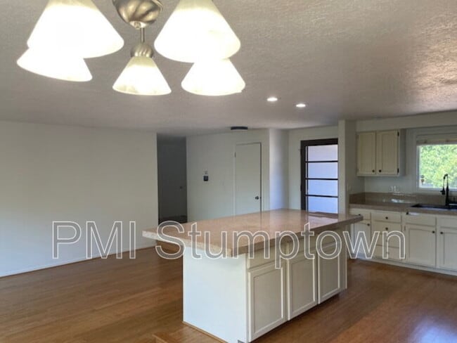 Building Photo - 11095 SE 92nd Ct