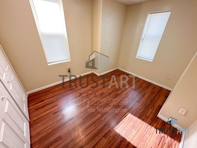 Building Photo - 3042 N 15th St