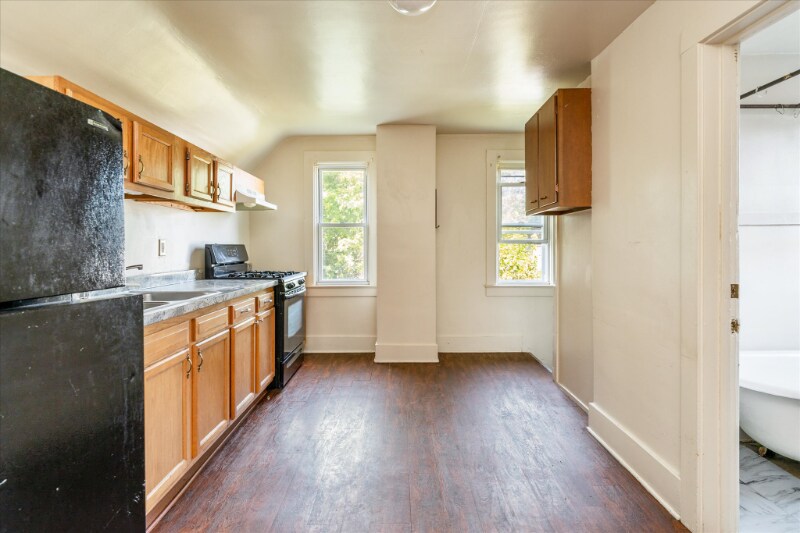 Building Photo - 1221 N Clinton Ave