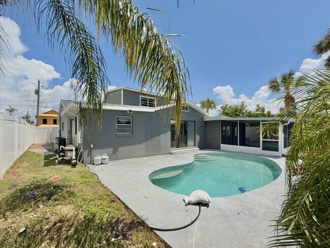 Building Photo - 8718 Thornwood Ln