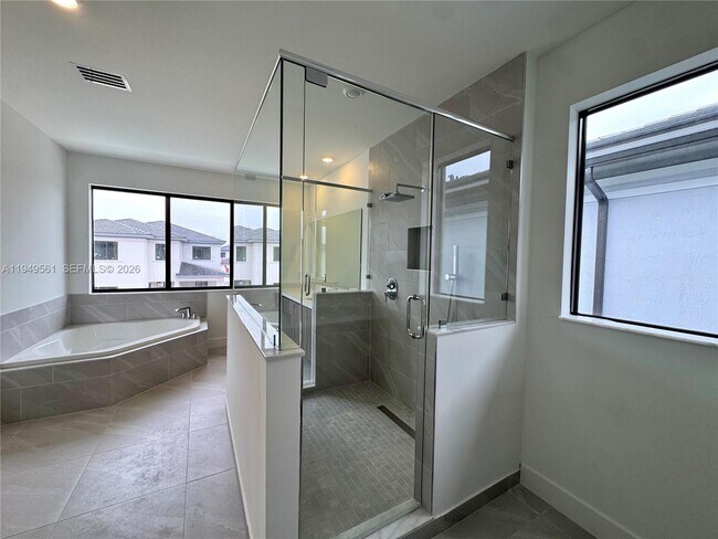 Building Photo - 19749 NE 16th Pl