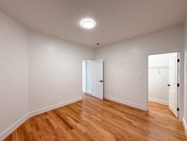 Building Photo - 33 Elmwood St