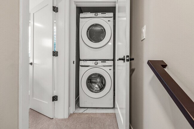 Building Photo - 305 18th Ave