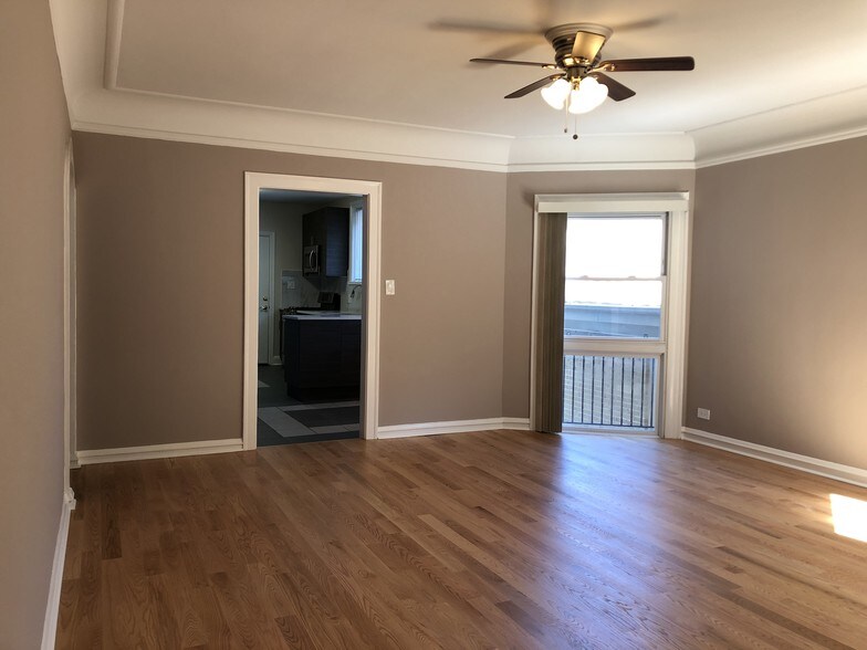 Building Photo - 6441 N Francisco Ave