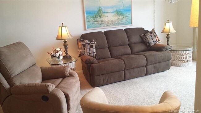 Primary Photo - 40 NE Plantation Rd