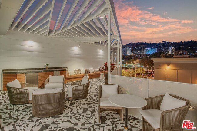 Building Photo - 1030 Kings Rd