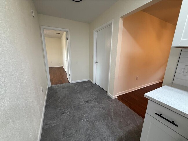 Building Photo - 6202 Brandon Cir