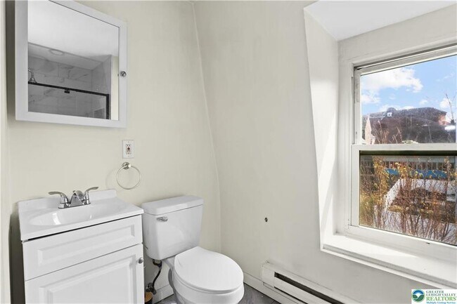 Building Photo - 1113 Ferry St