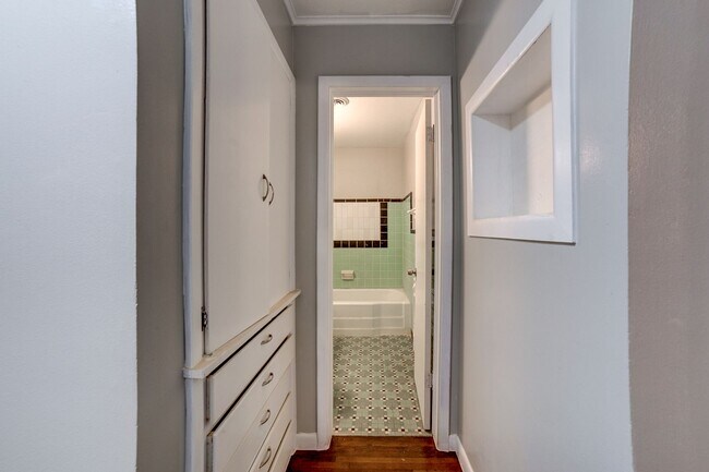 Building Photo - 3 Bed | 1 Bath | Tulsa