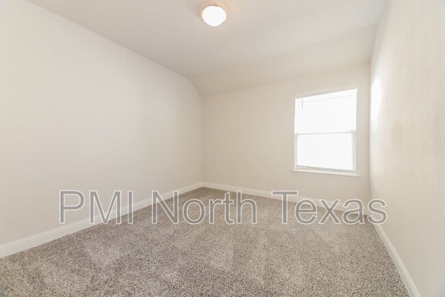 Building Photo - 515 Parrino pkwy