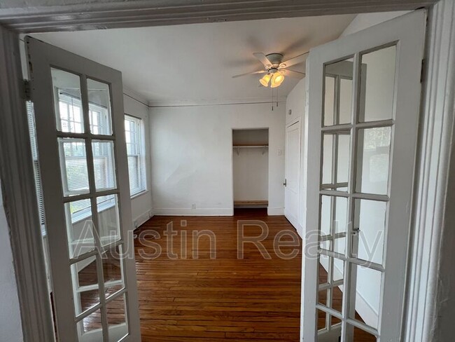 Building Photo - 1364 McCausland Ave