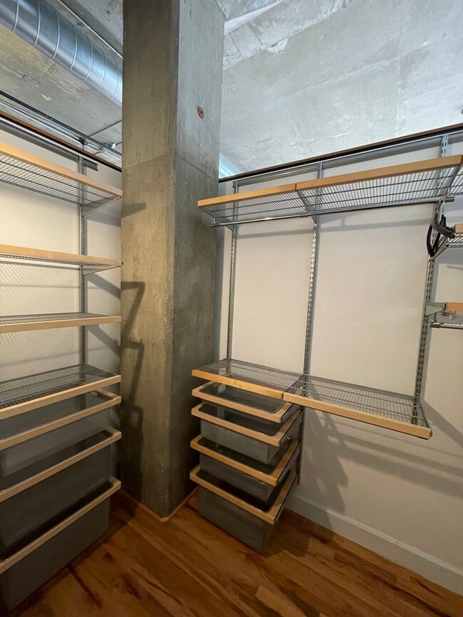 Building Photo - Charming Loft with Private Entrance & Pati...