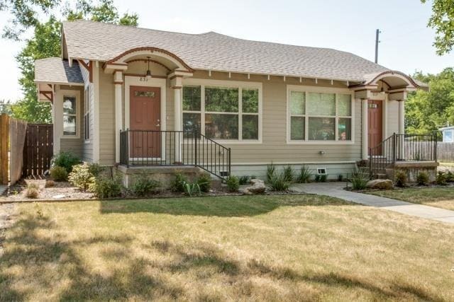 Building Photo - Beautiful, extensively renovated Historic Craftsman Triplex in North Oak Cliff