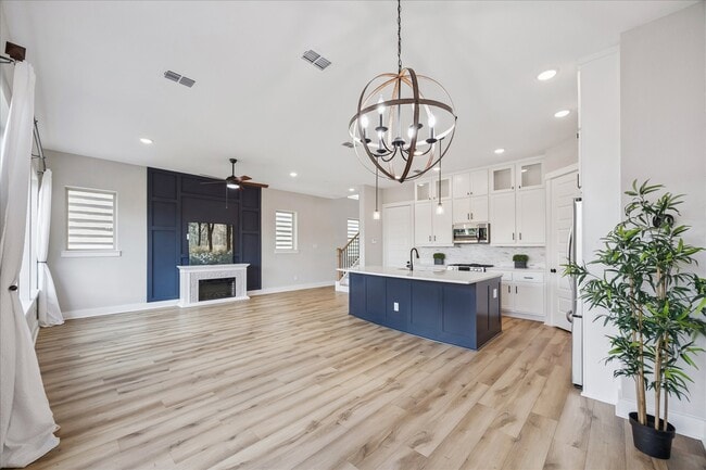 Building Photo - 10942 Brambling Wood Dr