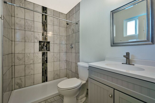 Building Photo - Spacious 6-Bedroom, 3-Bath Pool Home Near ASU Campus