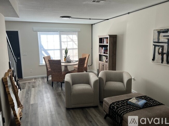 Building Photo - 1232 Apple Glen St