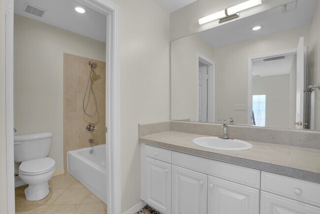 Building Photo - 2889 Plaza del Amo