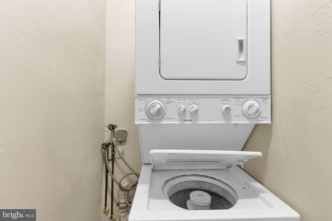 Building Photo - 3623 Gunston Rd