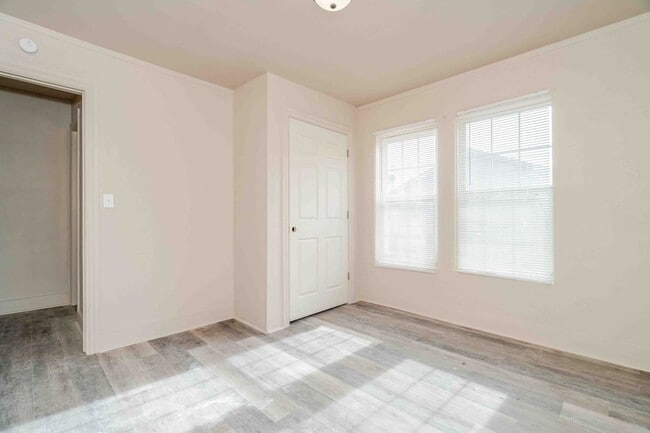 Building Photo - 1111 SW 13th Ave